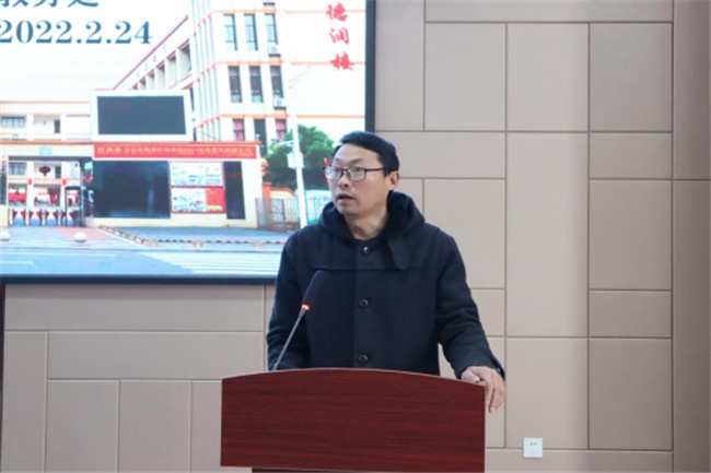 青藍攜手促提升 師徒結(jié)對展成效——吉安外國語實驗學(xué)校“青藍工程”總結(jié)表彰大會 （2月25日）249.jpg